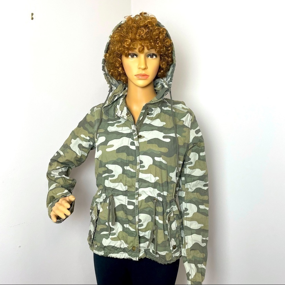 American Eagle Camo Jacket – Zip/Snap Closure, Hood, Small Petite